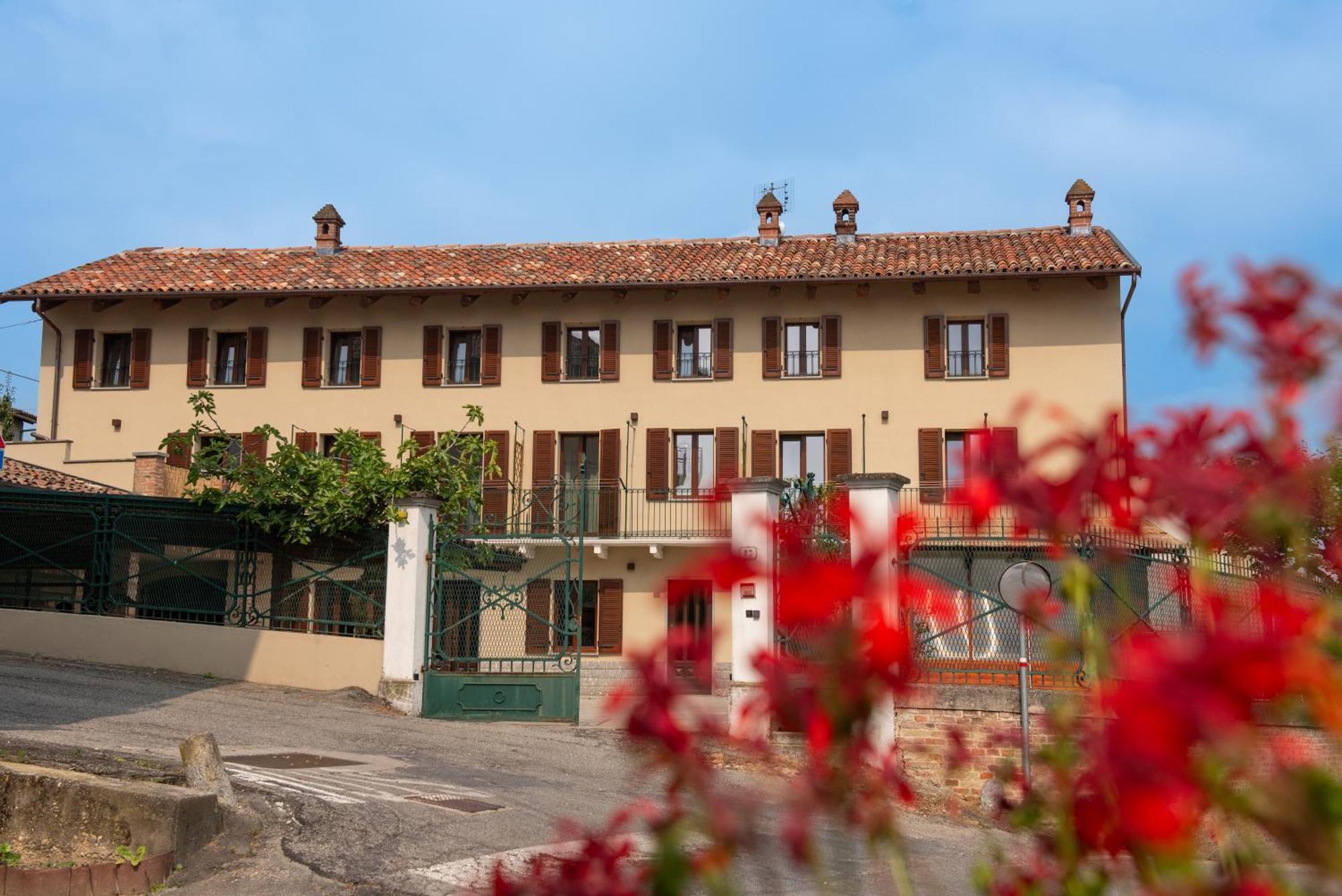 Byvigin Hotel Magliano Alfieri Bagian luar foto